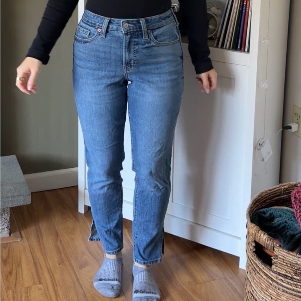Old Navy Women's Straight Leg Jeans in Blue